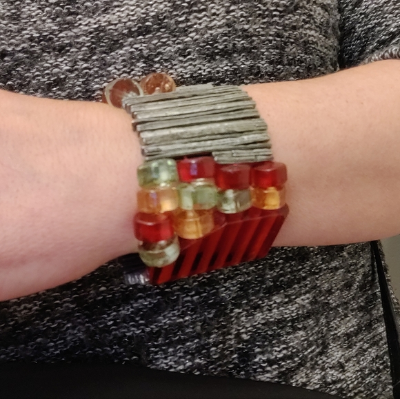 Gorgeous Anne Marie Chagnon Statement Bracelet - Picture 9 of 14